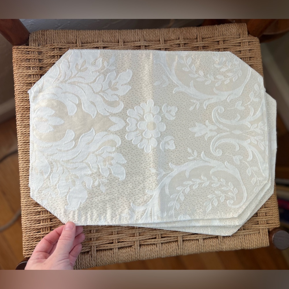 Vintage Jacquard Damask Placemats – Cream/White Floral – Set of 4 Table Linens